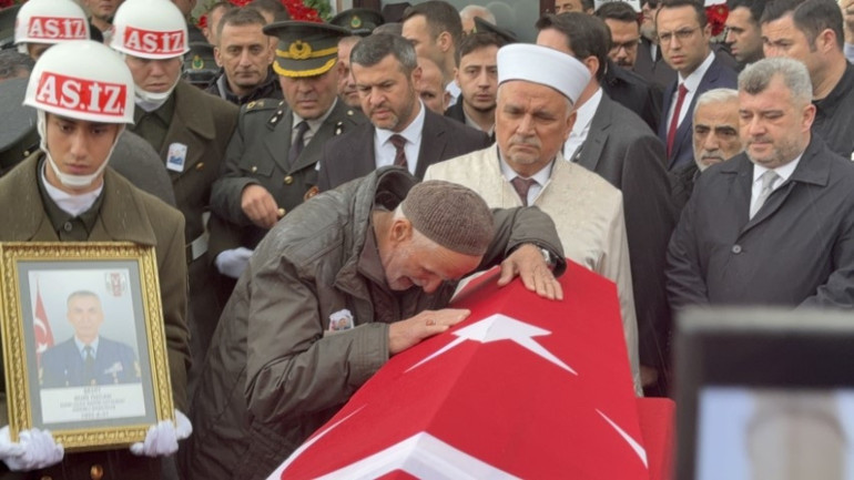 Son dakika... 20 kahraman şehidimize gözyaşları içinde son veda Ağabeyinin şehit olacağını rüyasında görmüş: Kardeşinin mesajına böyle cevap vermiş
