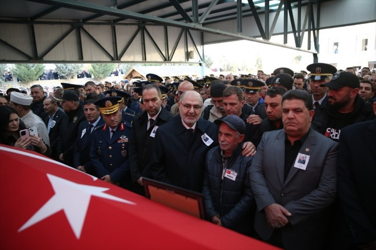 Son dakika... 20 kahraman şehidimize gözyaşları içinde son veda Ağabeyinin şehit olacağını rüyasında görmüş: Kardeşinin mesajına böyle cevap vermiş