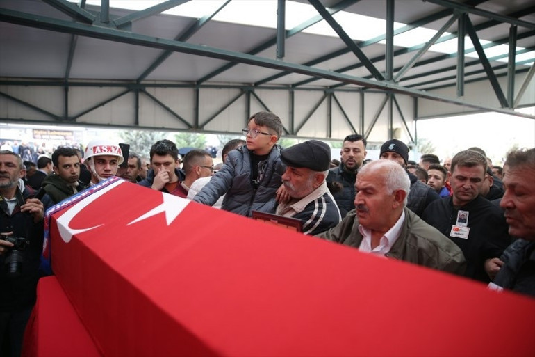 Son dakika... 20 kahraman şehidimize gözyaşları içinde son veda Ağabeyinin şehit olacağını rüyasında görmüş: Kardeşinin mesajına böyle cevap vermiş