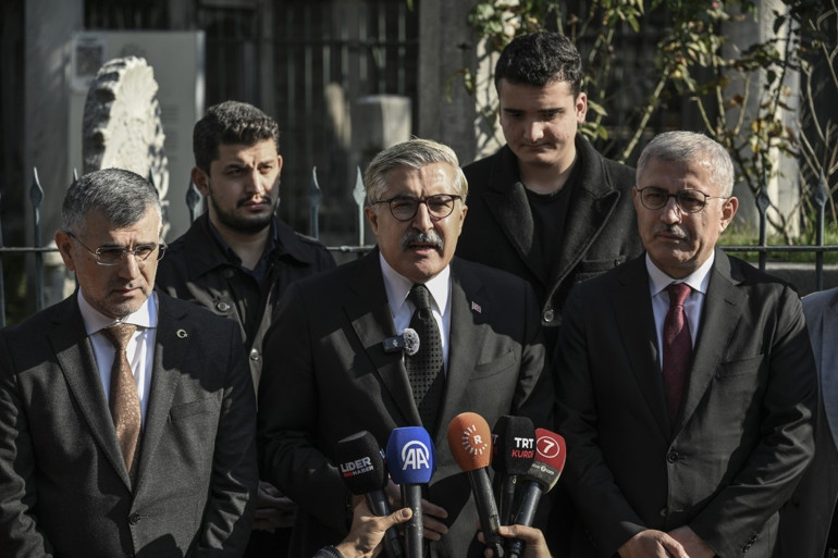 AK Parti Kültür ve Sanat Politikaları Başkanlığından Karakoç ile Varankın kabirlerine ziyaret