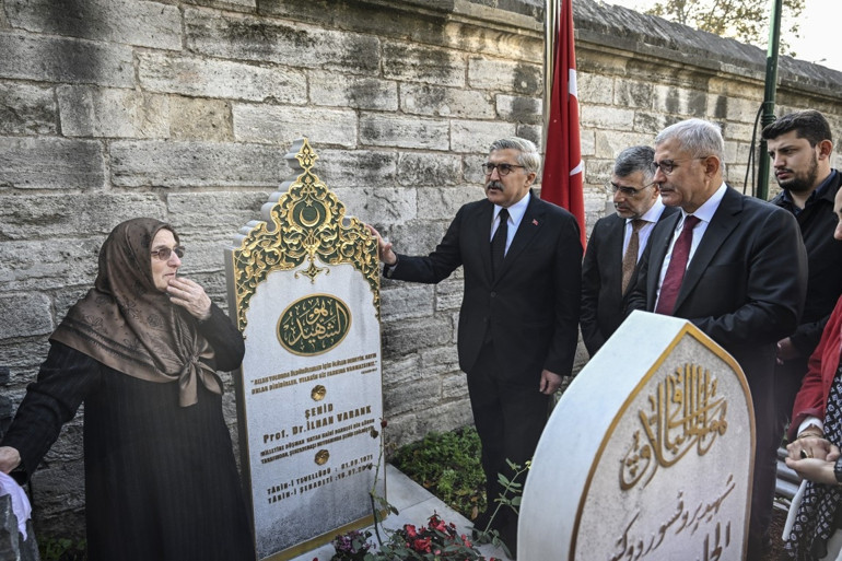 AK Parti Kültür ve Sanat Politikaları Başkanlığından Karakoç ile Varankın kabirlerine ziyaret