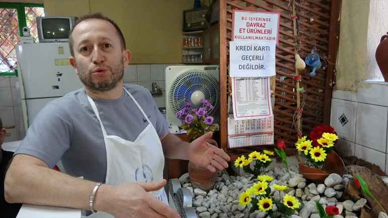 Pide salonundaki gizemli mezar müşterileri şaşırtıyor Sırrı ortaya çıktı... İşte Ayırt Dedenin hikayesi...