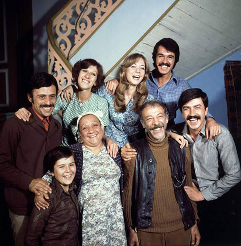 Uykuya gönderdiği çocukların saçlarına aklar düştü... Kahkahası hala hafızalarda