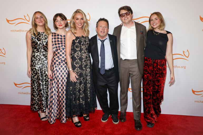 Gencecik yaşında hastalandı, mücadeleyi hiç bırakmadı… 37 yıldır karısıyla el ele savaşıyor... 4 çocuk büyüttüler, aşk ne demek herkese öğrettiler