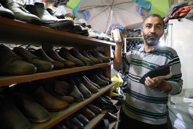 Boyanmayı bekleyen ayakkabılar