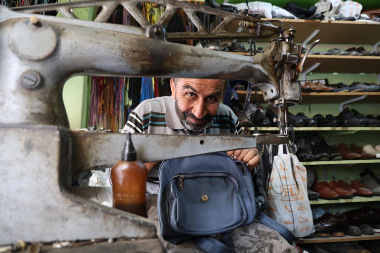 Çalışma ortamında ayakkabıların bekleyişi