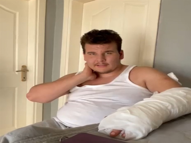 Yol verme kavgasında arada kalan gençler bıçaklandı