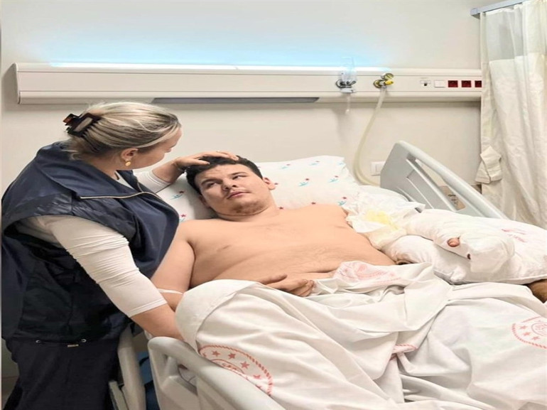 Yol verme kavgasında arada kalan gençler bıçaklandı