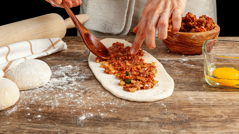 Tek hamurla 3 farklı pide tarifi: Kavurmalı, kaşarlı, kıymalı pide