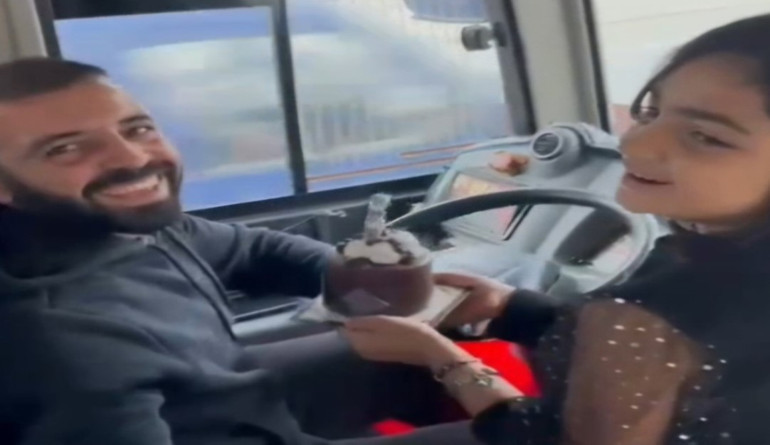 Otobüste doğum günü sürprizi