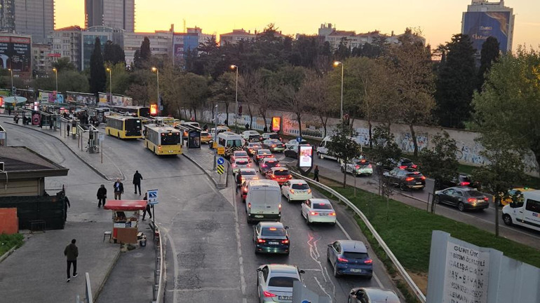 Okullar açıldı, İstanbulda trafik yoğunluğu