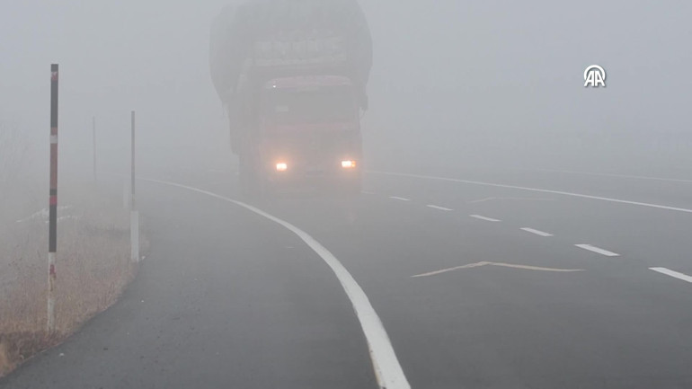 Soğuk hava ve kar yağışı: Tüm kent beyaza büründü... Bazı illerde yollar kapandı, ulaşım durdu