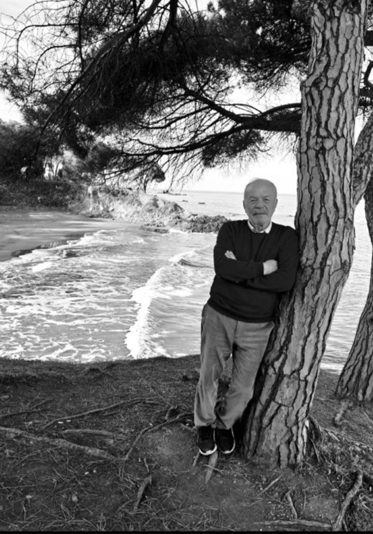 Cenaze törenine katılanlar ve taziyede bulunan yakınları