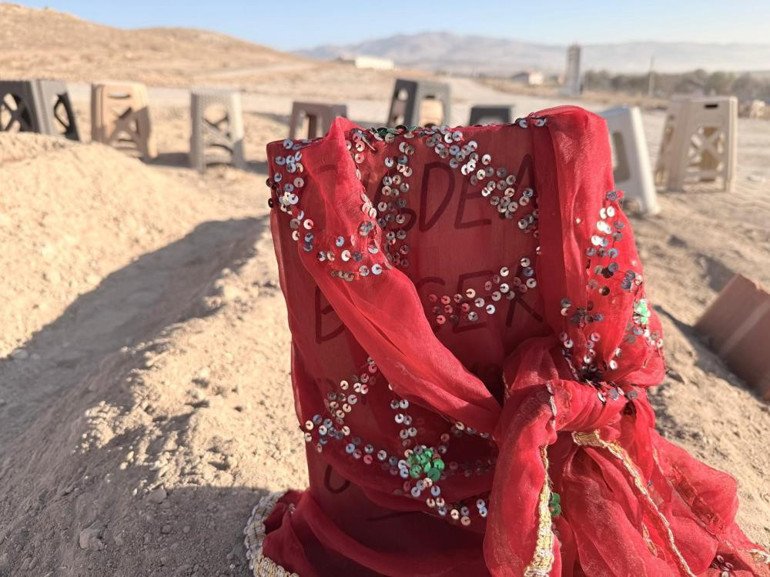 Böcek ailesi faciasında gözaltı sayısı 11e yükseldi Anne ve çocukları yan yana defnedildi