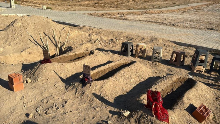 Böcek ailesi faciasında gözaltı sayısı 11e yükseldi Anne ve çocukları yan yana defnedildi