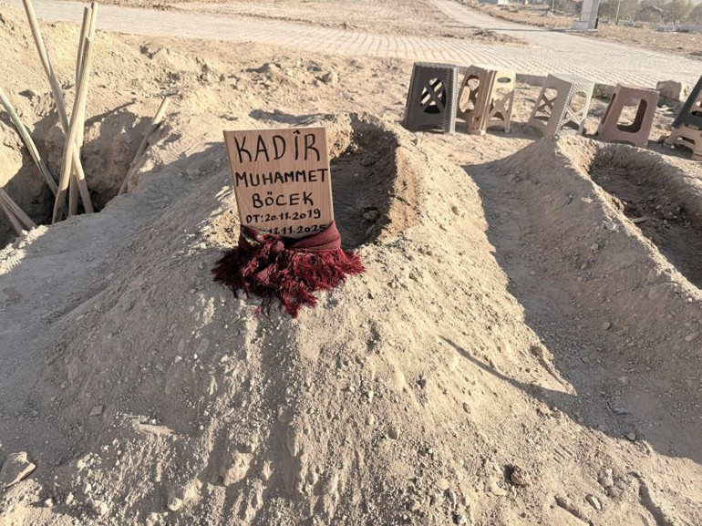 Böcek ailesi faciasında gözaltı sayısı 11e yükseldi Anne ve çocukları yan yana defnedildi