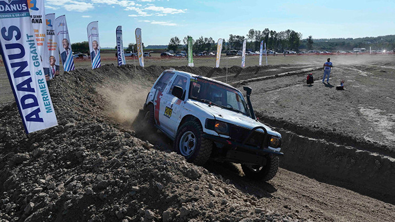 Akdeniz Off-Road’da şehitlere saygı