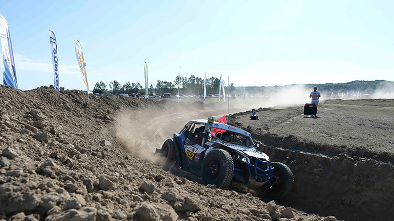 Akdeniz Off-Road’da şehitlere saygı