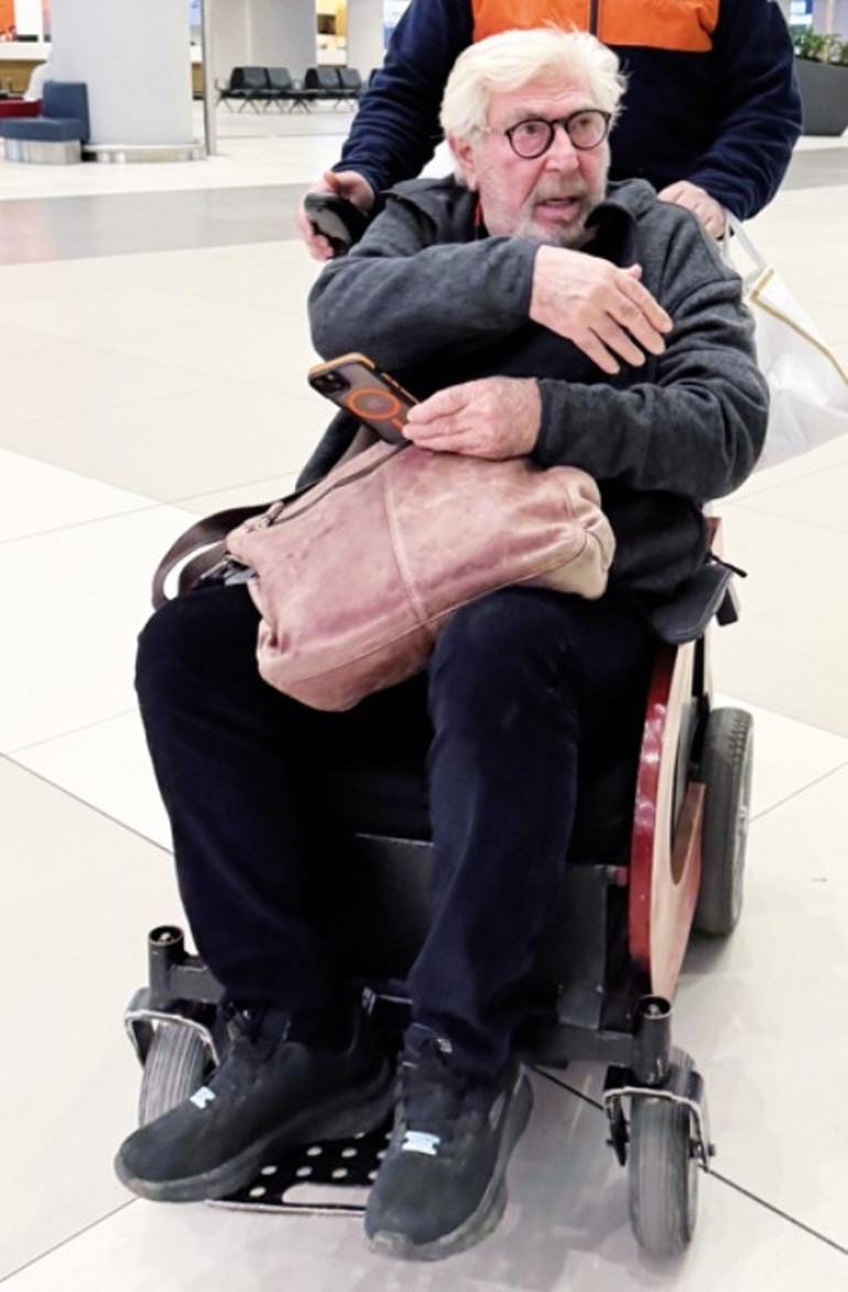 Erdal Özyağcılar, Urfa’dan tekerlekli sandalyede döndü