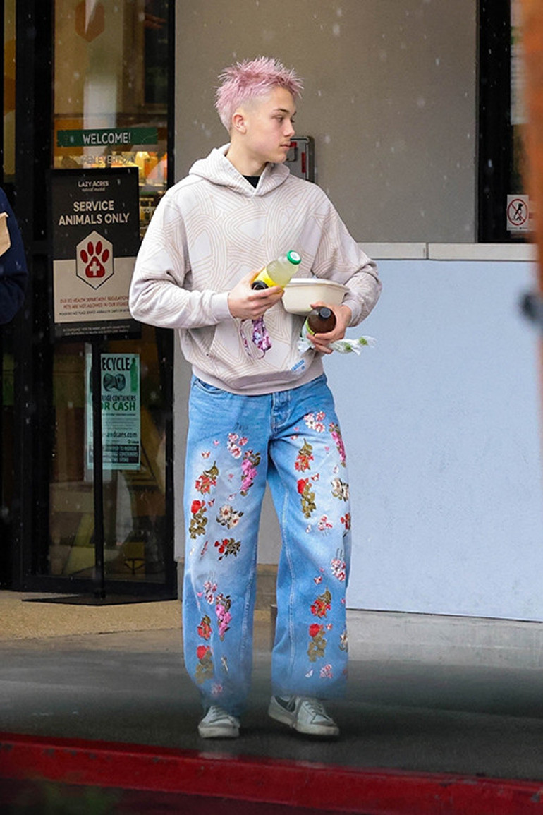 Bekâr bir anne olmak hiç kolay değil... Her biri ayrı âsi çıktı... Uslu çocuk saç rengini değiştirdi