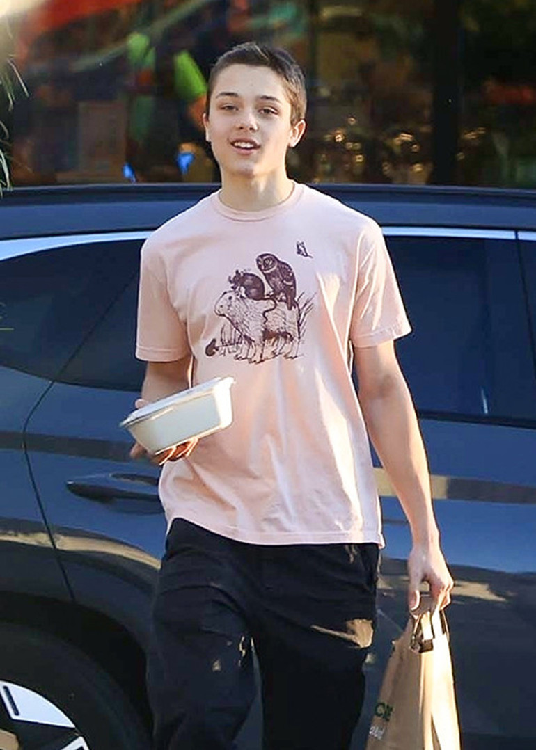 Bekâr bir anne olmak hiç kolay değil... Her biri ayrı âsi çıktı... Uslu çocuk saç rengini değiştirdi