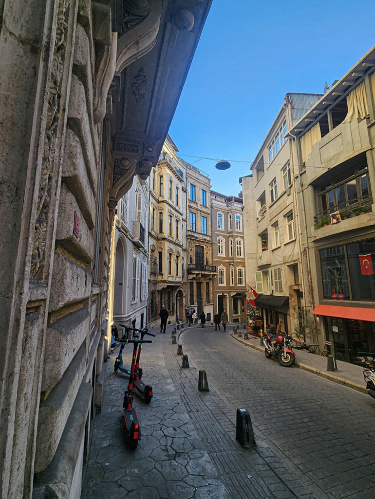 Sonbahar rüzgârında Çukurcuma’yı keşfetmek