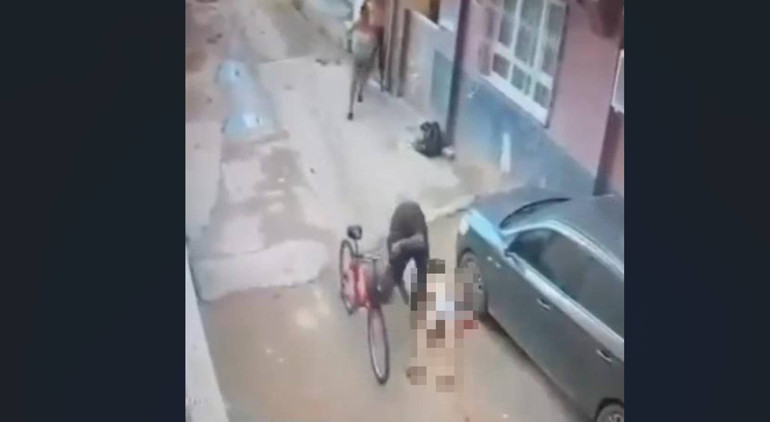 Yasak aşka evde suçüstü yaptı, kaçan adamı öldürdü | Cinayet anı kamerada