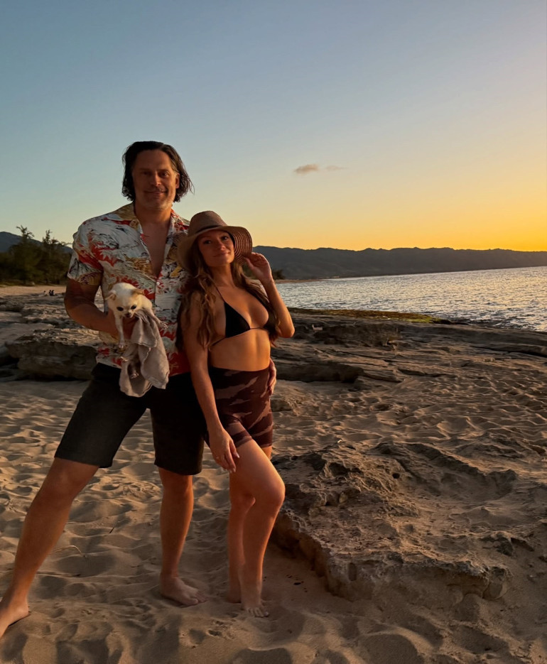 Ünlü oyuncu çocuk istemeyen karısından boşanıp ona koşmuştu… Hayatı bu aşkla değişti… Gelinlik alışverişine çıkmış