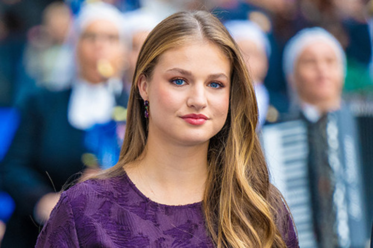 O ülkesi uğruna askerlik bile yapıyor... Sırf biraz para kazanmak için güzelim prensesi oyuncak ettiler