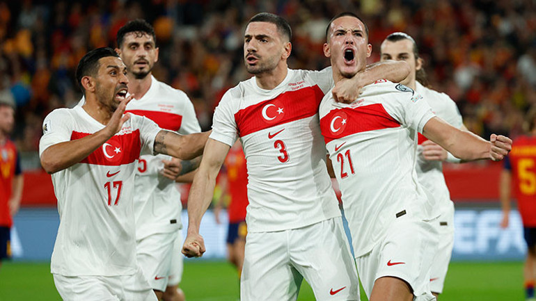 İspanya - Türkiye maçının ardından Nihat Kahveciden Altay Bayındıra övgüler Kariyer maçını oynadı