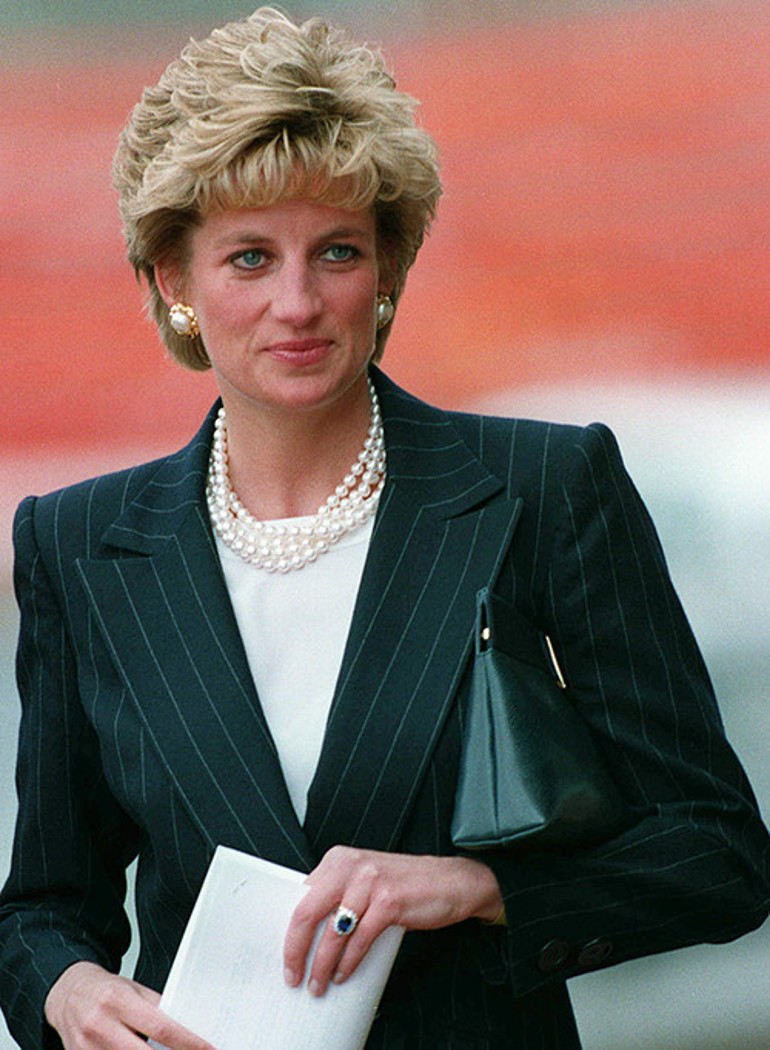  Demek bunca yılda hâlâ öğrenememiş.... Bu yaptığına görgüsüzlük denir