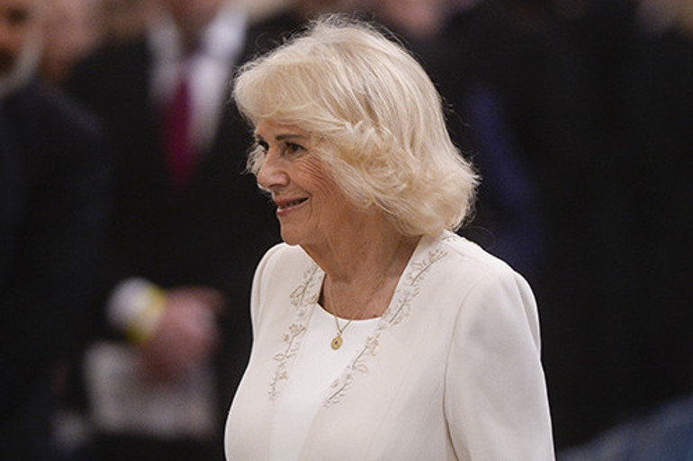 Bir soru sordu, yerden yere vuruldu: Demek bunca yılda hâlâ öğrenememiş.... Bu yaptığına görgüsüzlük denir