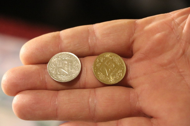 Sarımsı 25 kuruş örneği