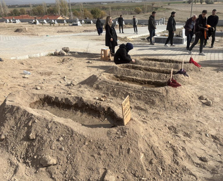  Baba Servet Böcek, memleketinde toprağa verildi... Acılı dededen yürek yakan sözler