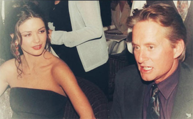 Onunla ilk tanıştığımda benim bakışlar...  Boşanıyorlar diye diye bir yastıkta 25 yıl bitti