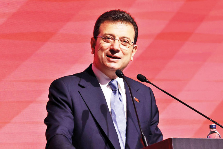 Bahçeli’yi övüyorum gürül gürül