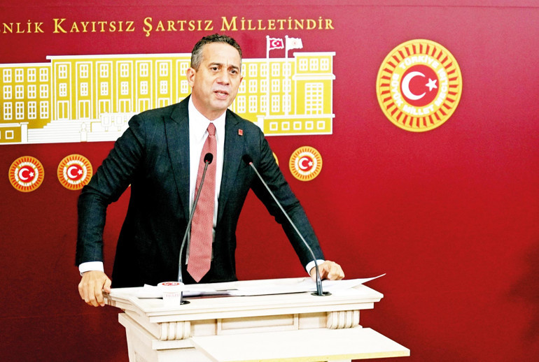 Bahçeli’yi övüyorum gürül gürül