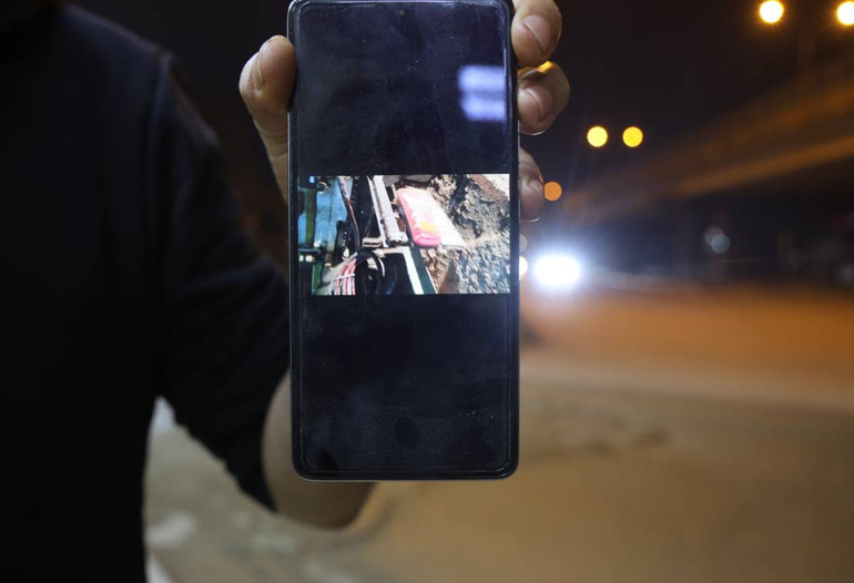 Mahalle sakini mikser sürücüsüne tepki gösteriyor