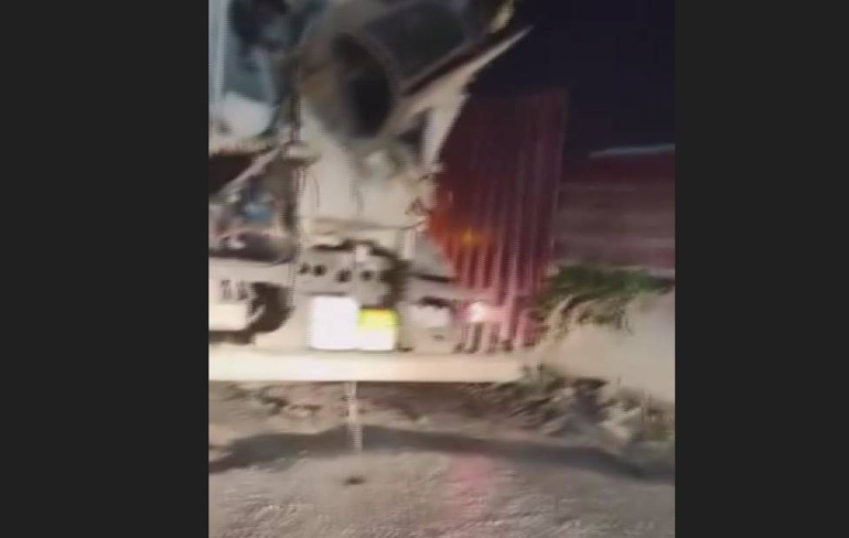 Mikserin yola beton dökme anı
