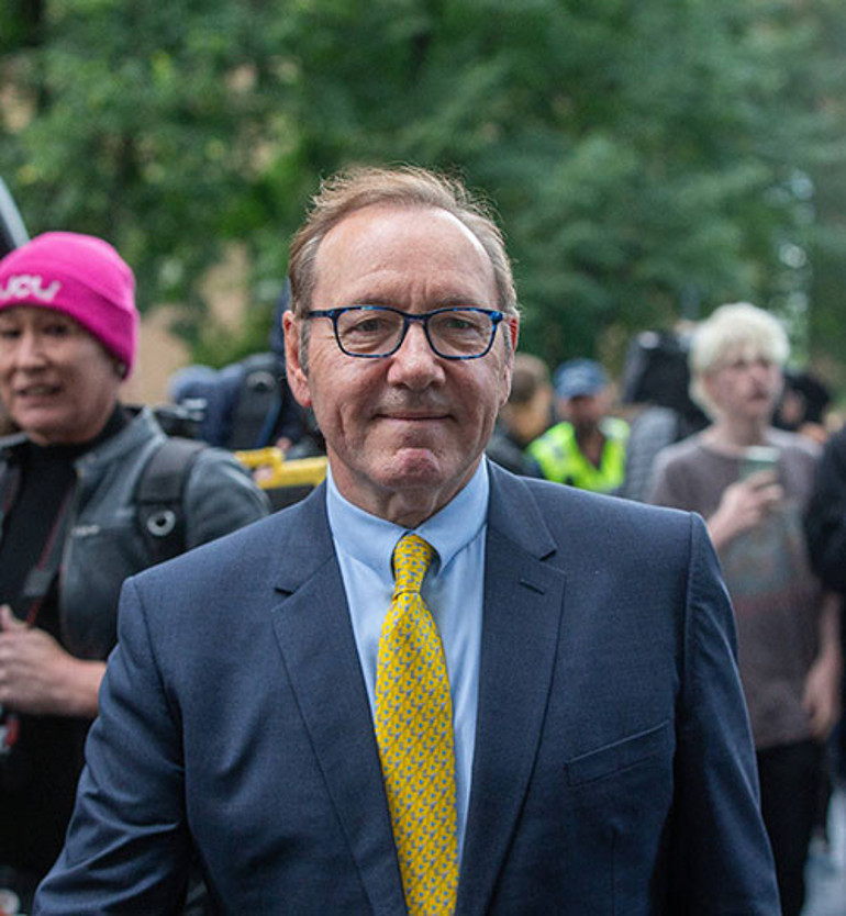 Cinsel taciz iddiaları kariyerini bitirmişti... Yıldız oyuncunun başını sokacak bir evi bile kalmadı... Otel odalarını mesken tuttu