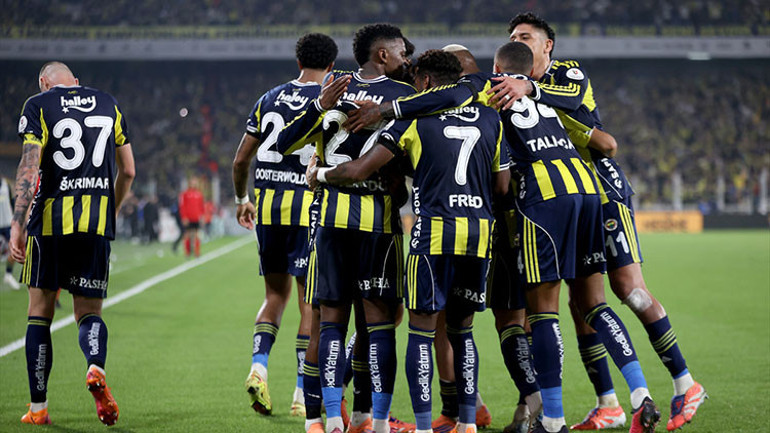 Fred takım içinde hazır pozisyonunda