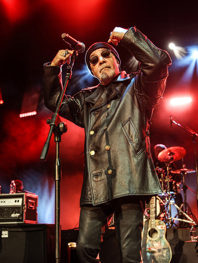 Üç kuşak sahnelerde…