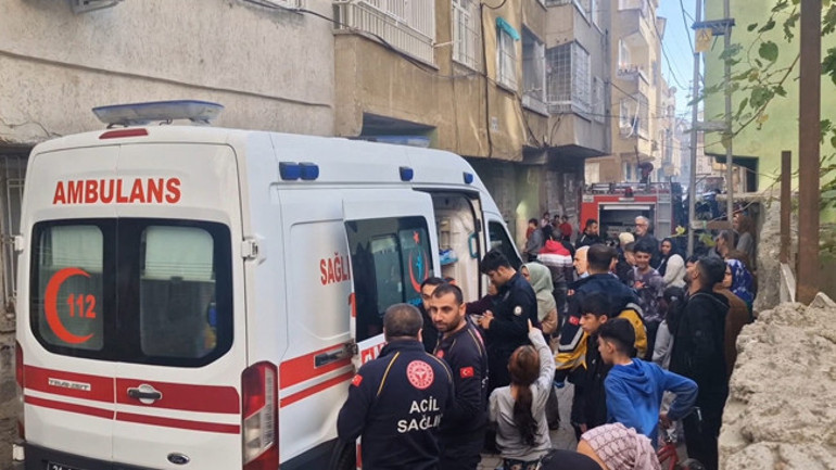 Diyarbakır'da 5 katlı binada yangın