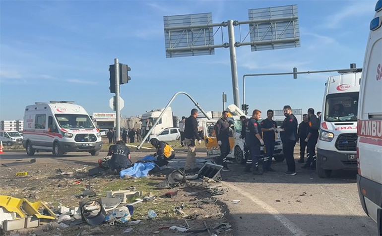 Kazada hasar gören araçlar ve olay yeri