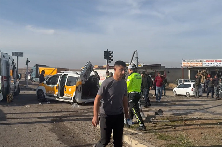 Kaza sonrası olay yerine gelen ekipler