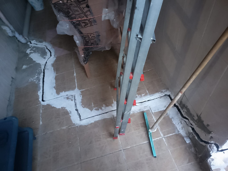 Bina zemin katındaki çatlaklar