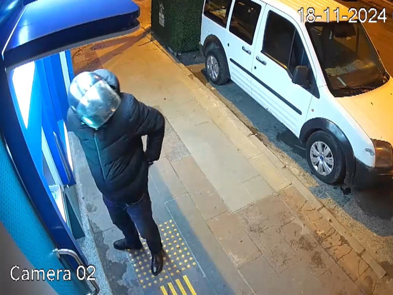 ATMde hırsızlık anbean kamerada 39da yakayı ele verdi