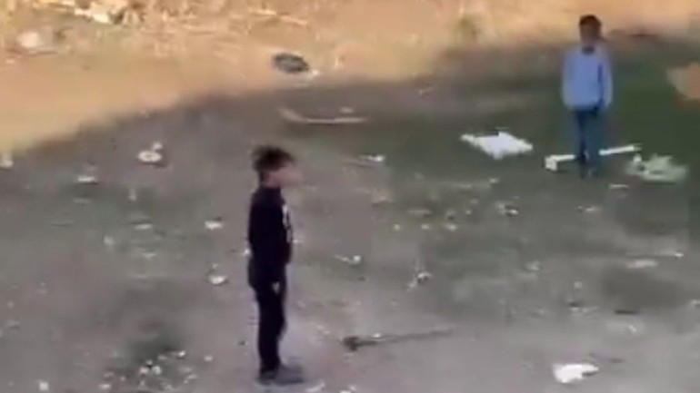 Mersinde AFADdan siren testi... Oynayan çocuklar esas duruşa geçti