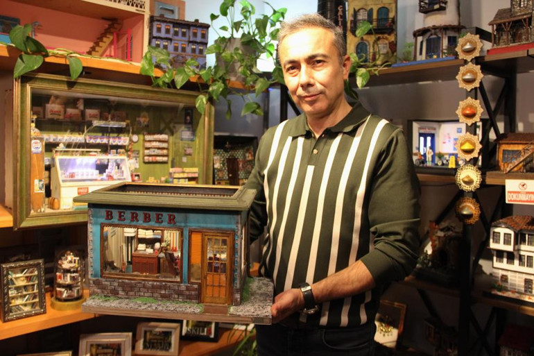 Atölyede minyatür çalışmaları