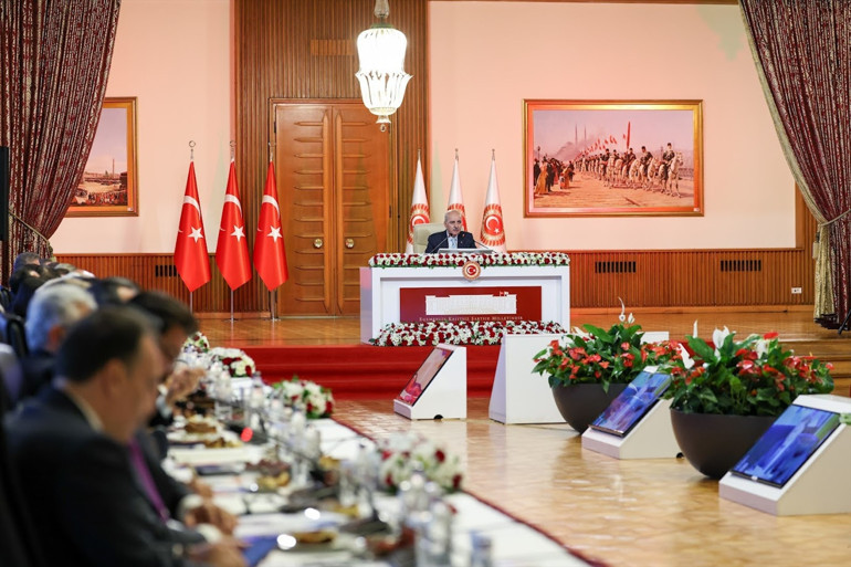 Son dakika... Terörsüz Türkiye komisyonu İmralıya gidecek.... AK Parti adına İmralı heyetinde yer alacak isim belli oldu